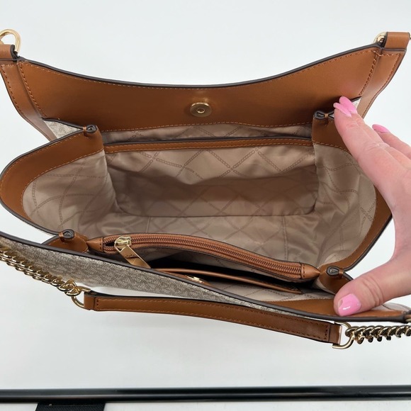 Michael Kors Newbury Medium Chain Vanilla Acorn Pebbled Leather Shoulder Bag - Picture 8 of 12